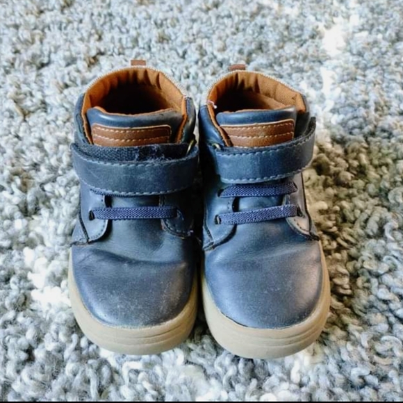 Toddler Size 8 Cat & Jack Boots - Picture 2 of 3